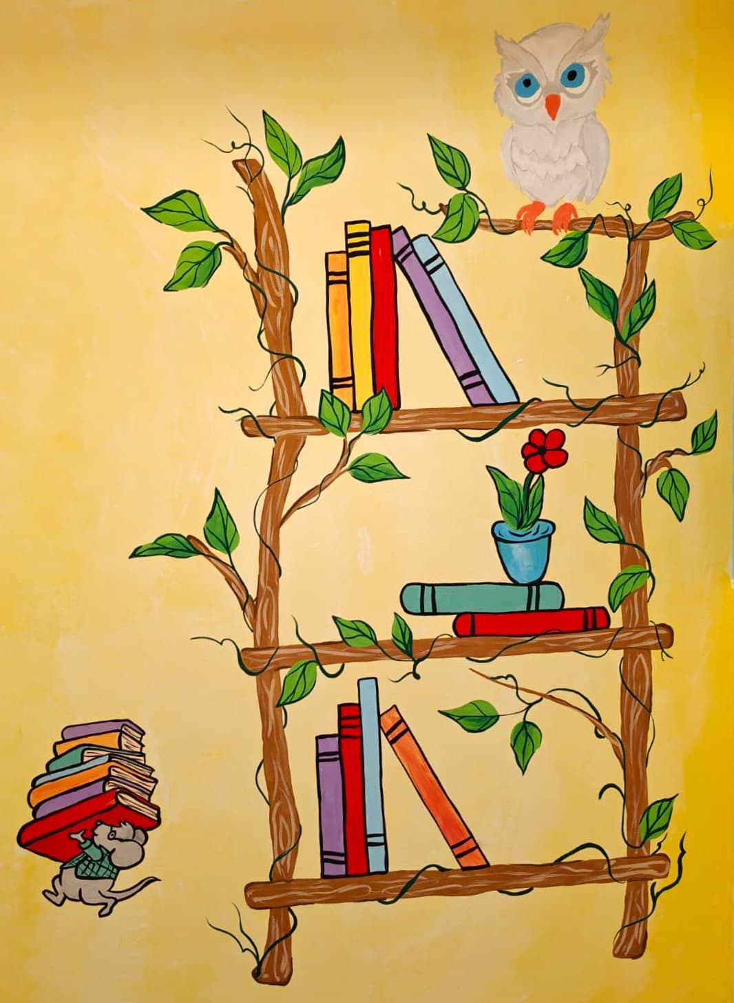 Pictură murală cu pădure pentru camera copilului: biblioteca din pădure cu bufnita și arici. Lucrare realizată de ARTRA Paintings